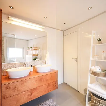 Summer Breeze Apartment *